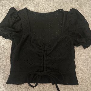 Super cute black cropped shirt!!